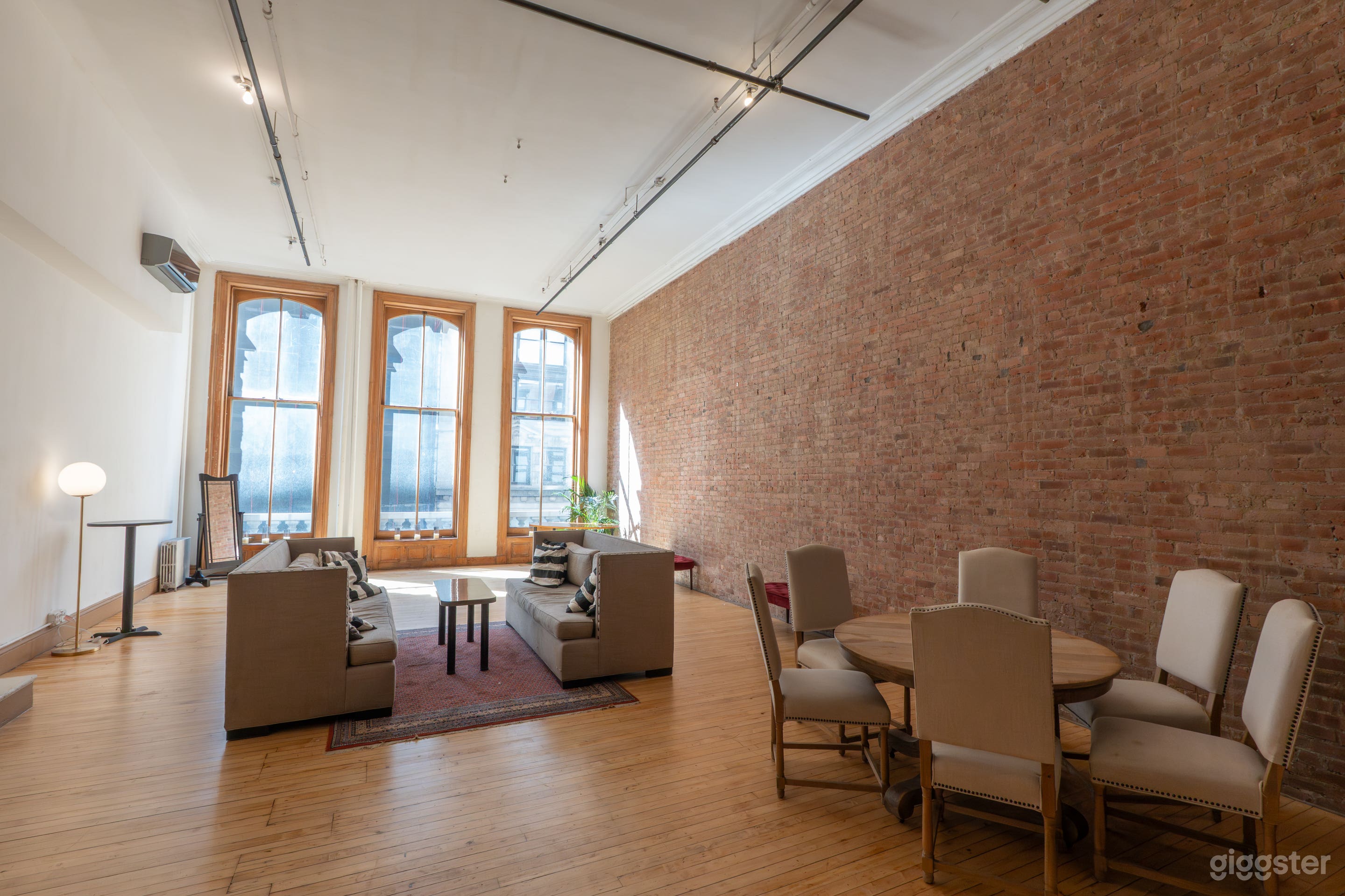 Union Square Loft w/ Chef's Kitchen Photo 1