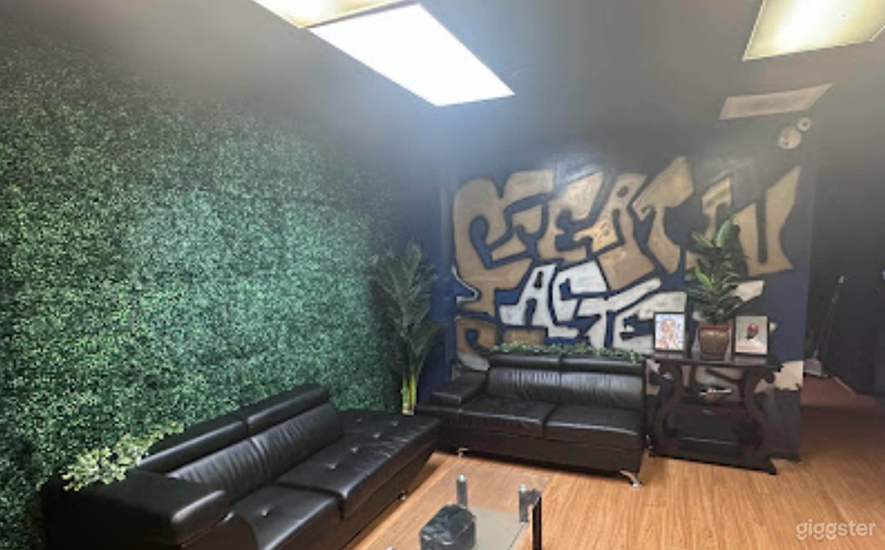 Renowned Music Studio C Photo 4