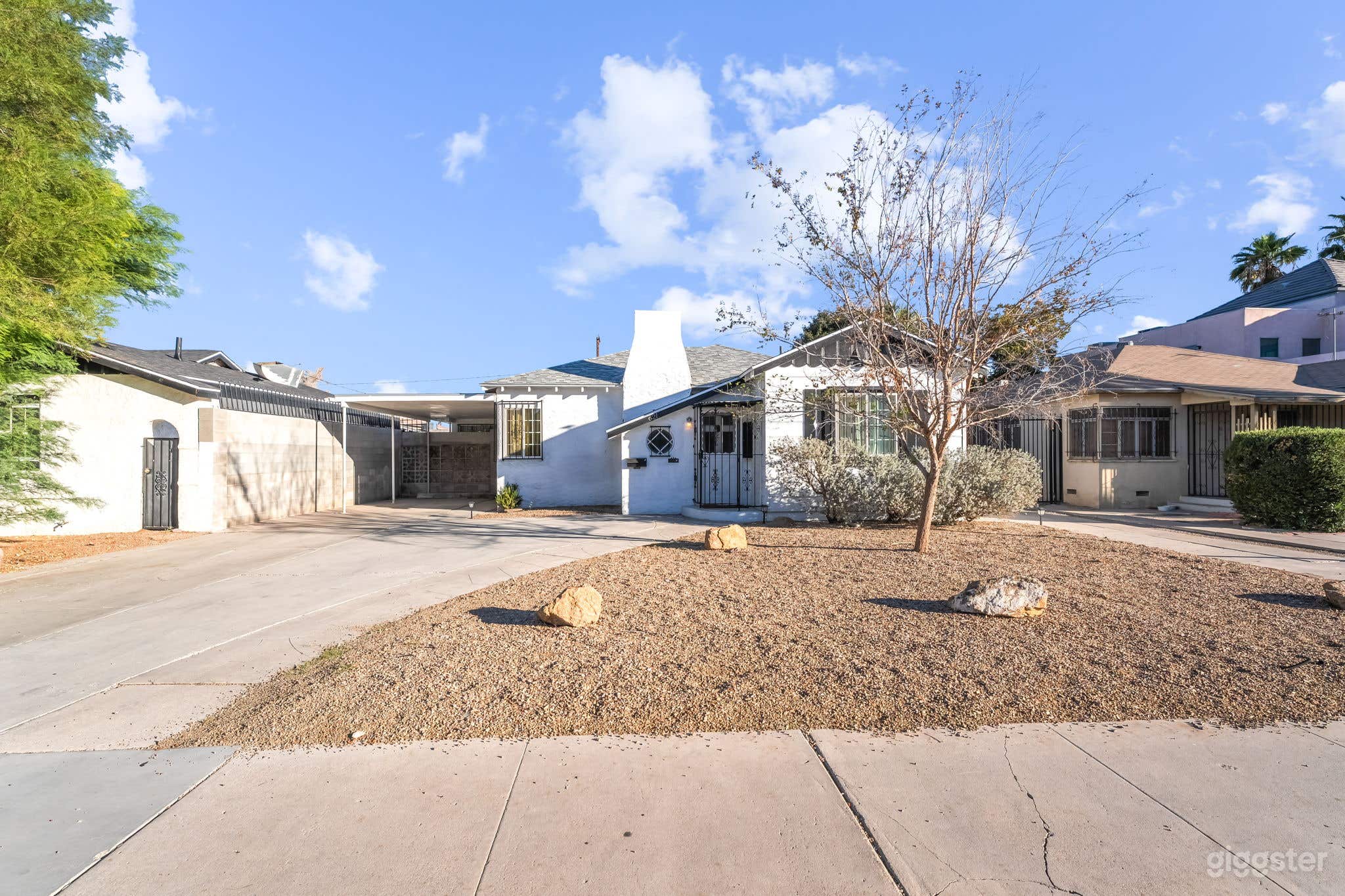 Stylish Downtown Vegas home w/Jacuzzi & Pool table Photo 1