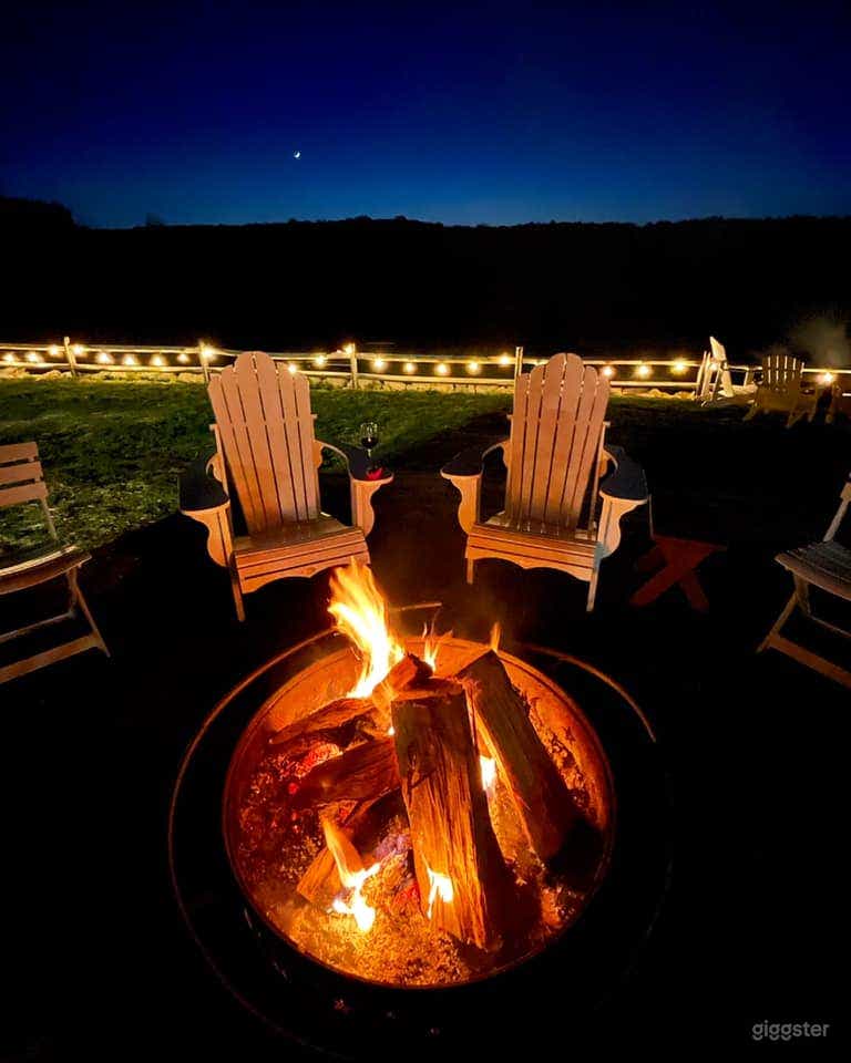 Hearthside Location With Fire Pit in Newtown Photo 1