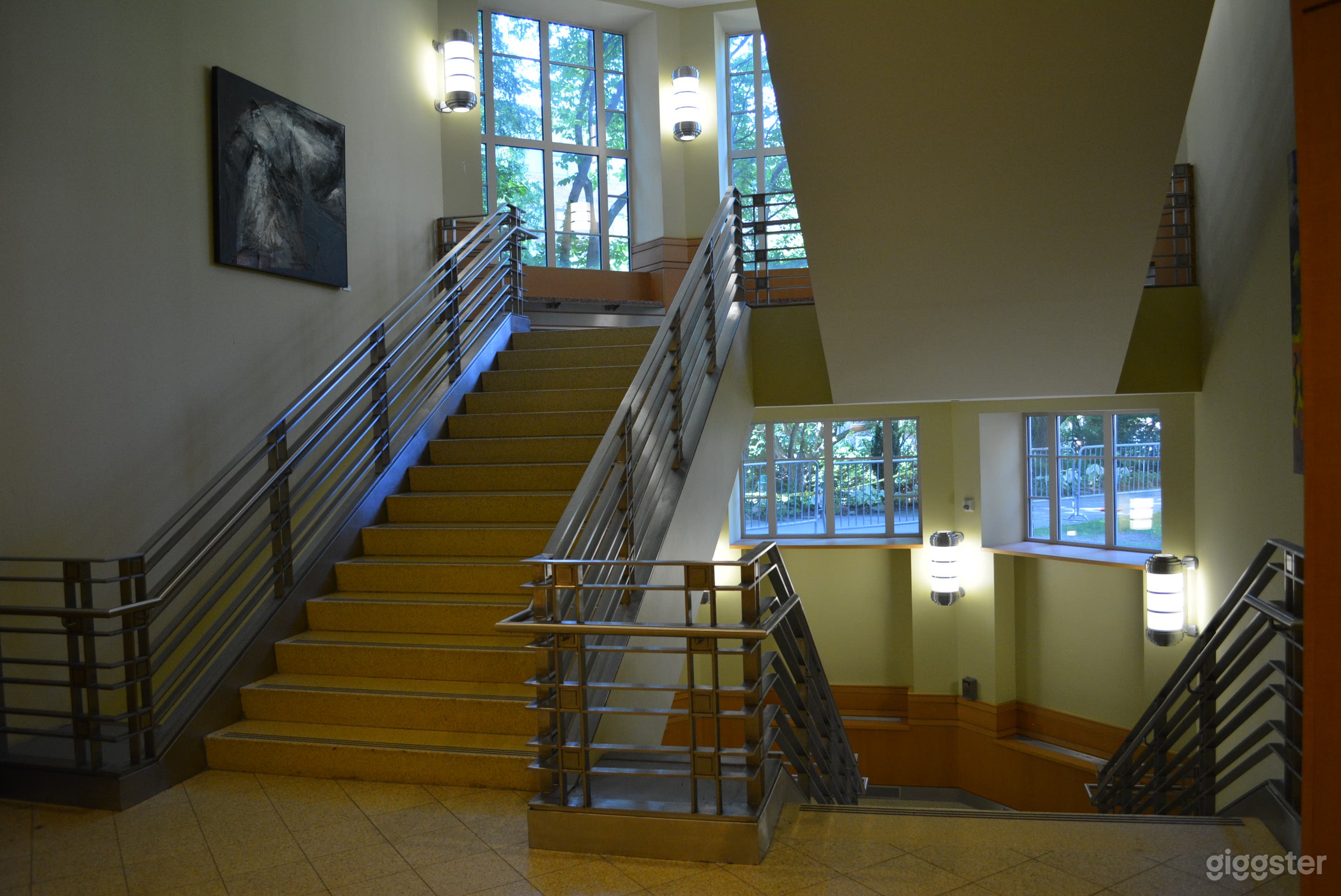 LIBRARY 6 - Spacious College Library Photo 3