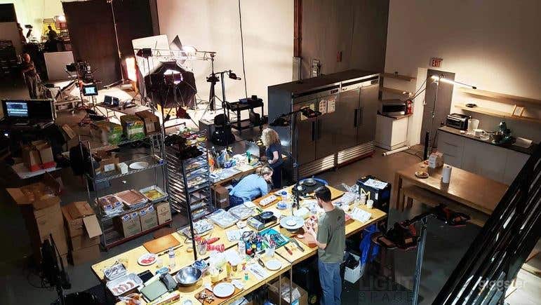 Studio 5 - Standing Custom KITCHEN SET  Photo 2