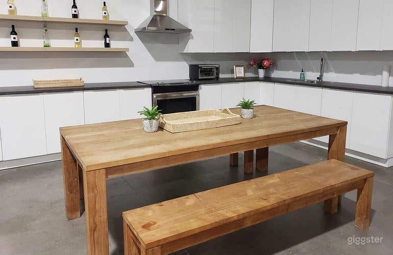 Studio 5 - Standing Custom KITCHEN SET  Photo 3