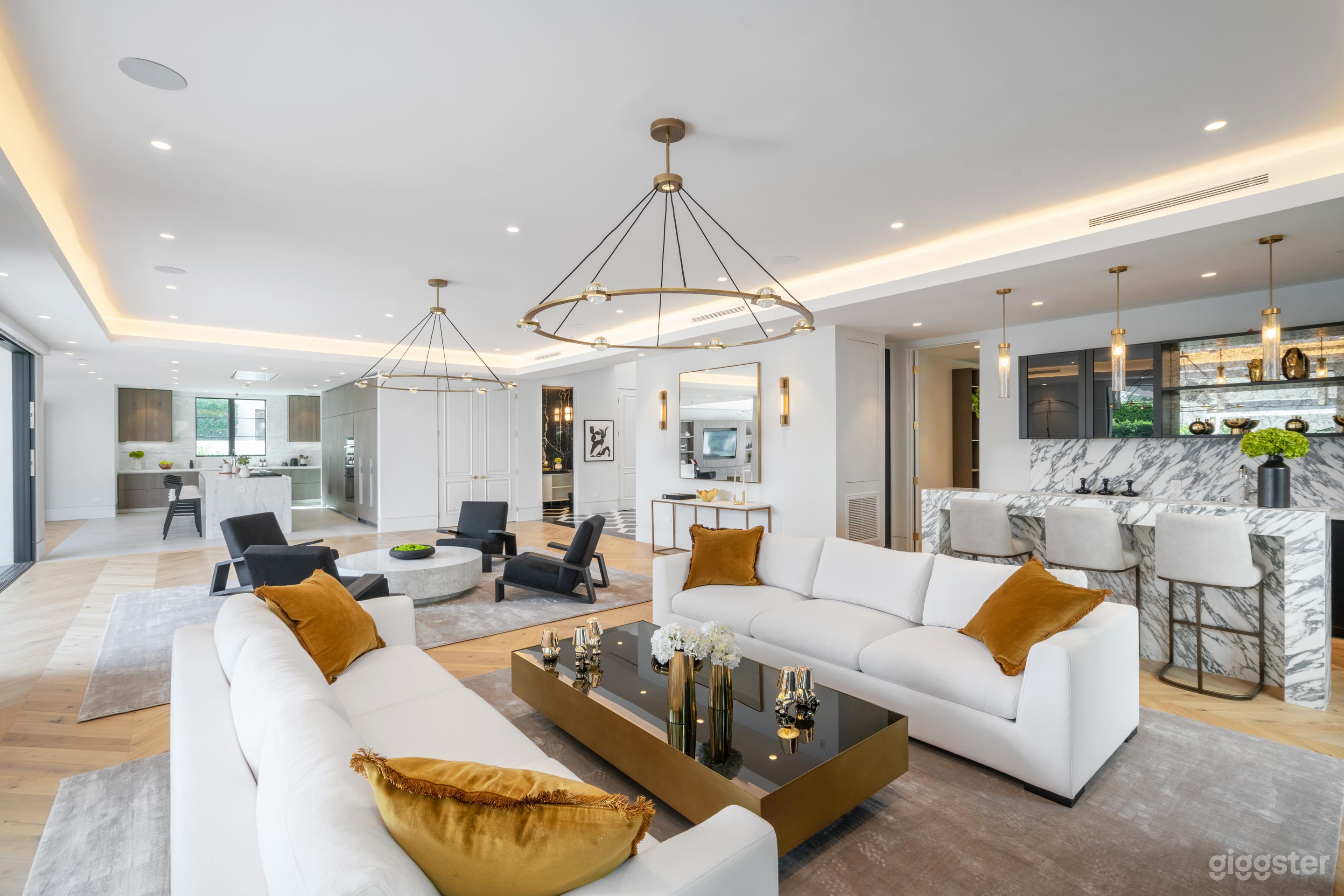 Villa Ruya by LuxJB: New Modern Mansion in Beverly Hills Flats, 90210. Heated Pool &amp; Spa, Cinema, Sauna, Gym. Ideal for celebrity &amp; commercial shoots, interviews and corporate events.