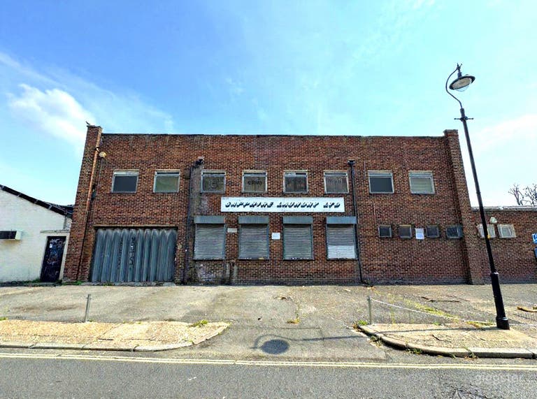  Bermondsey Industrial Warehouses / Blackout 