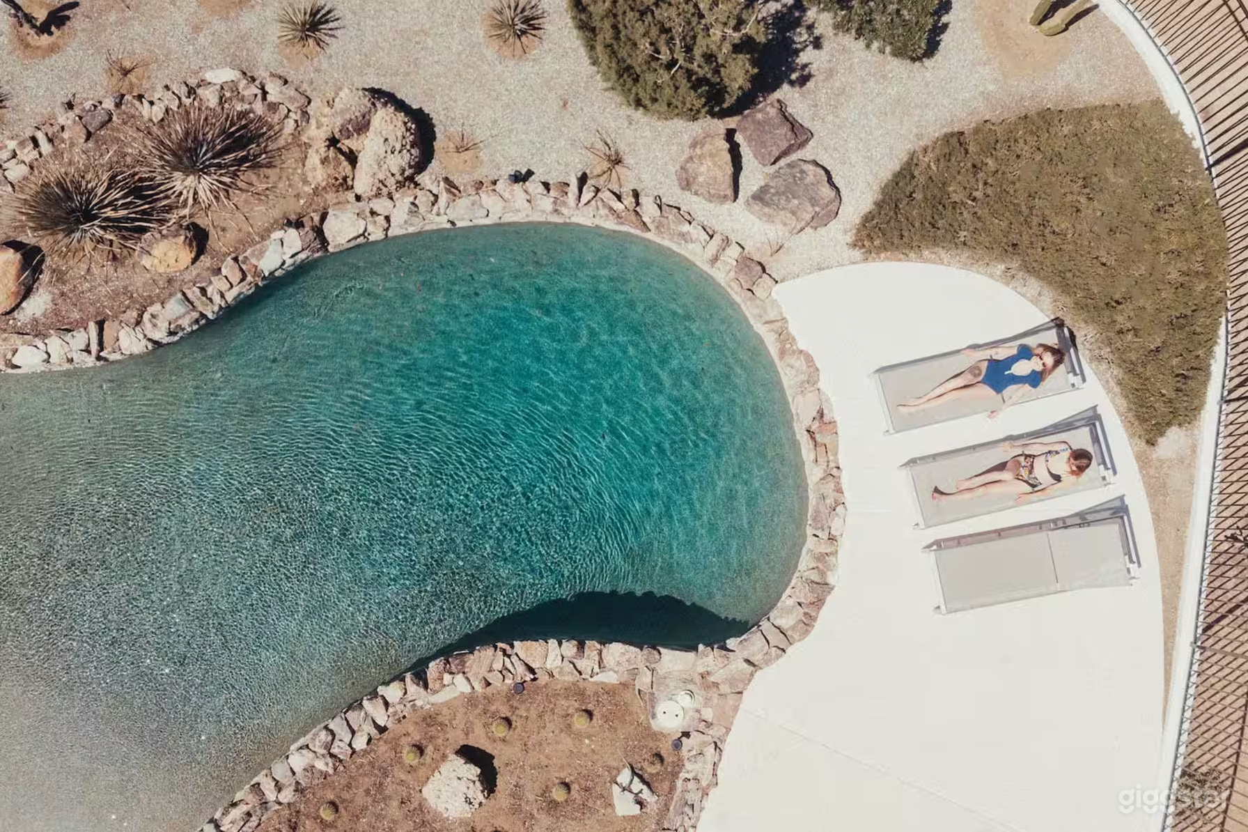 Artanis | Frank Sinatra's Home w/ Tennis Court Photo 3