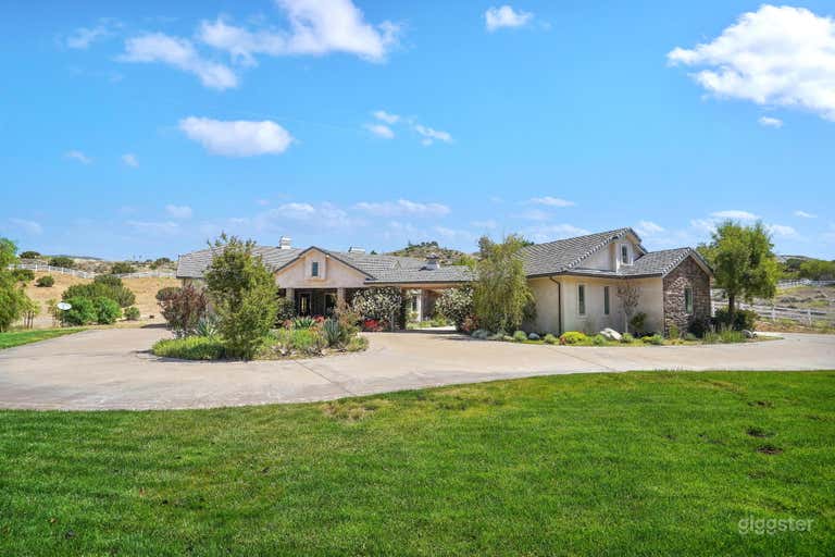  Front yard with lawn and circular driveway 