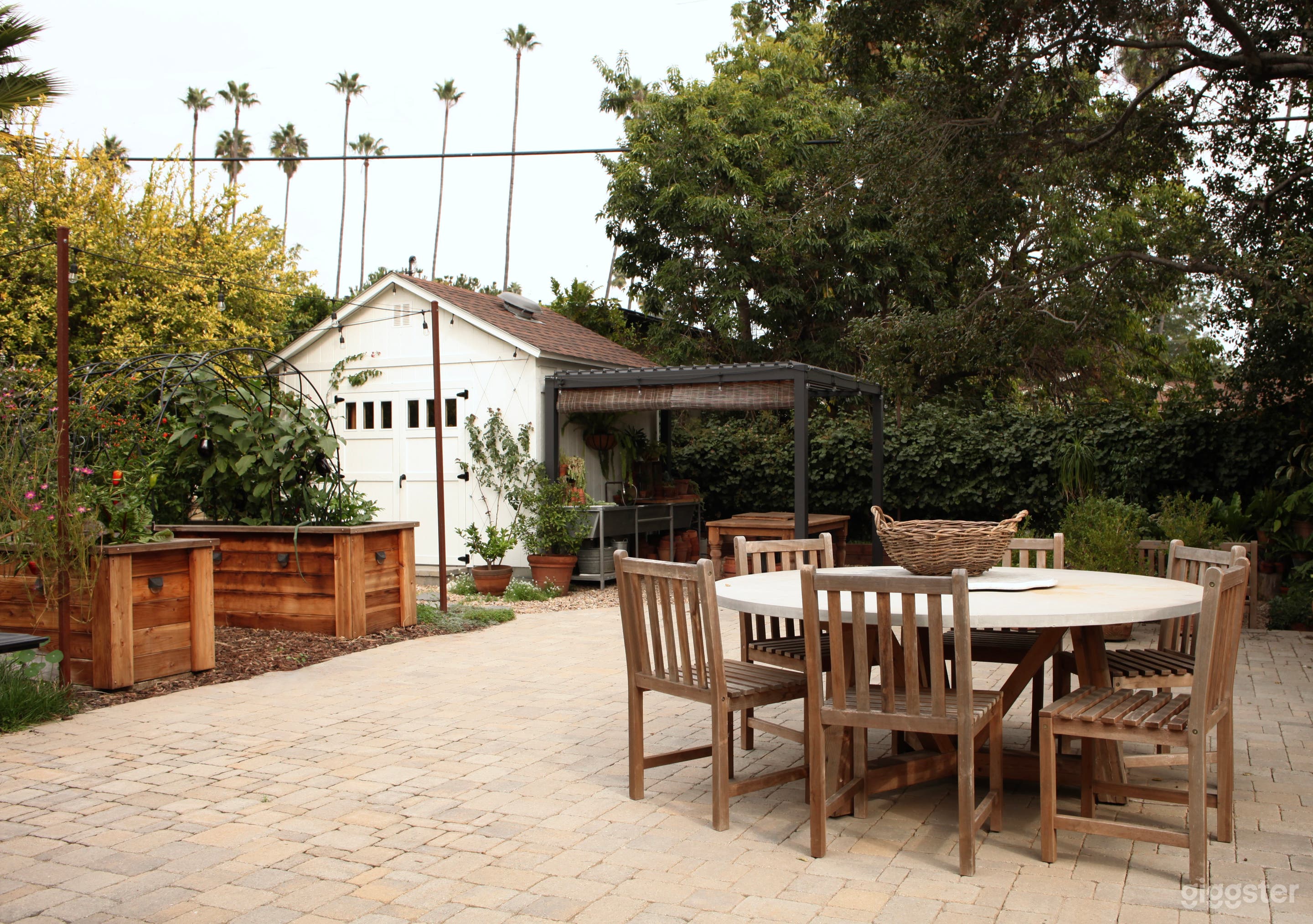 The 550 sqft cobble-paver courtyard is an open, versatile surface for meals, backdrops, staging or movement.