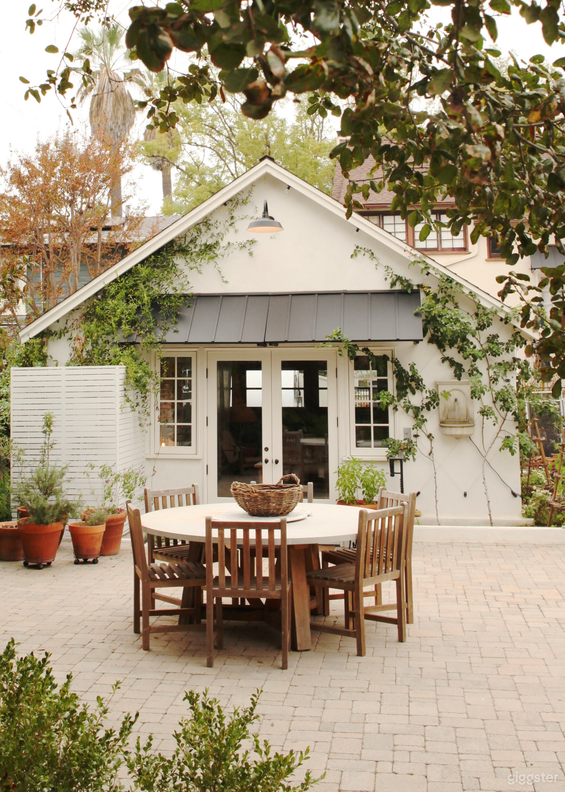 The east side of the studio offers a cottage-like backdrop that smoothly flows into the open courtyard.