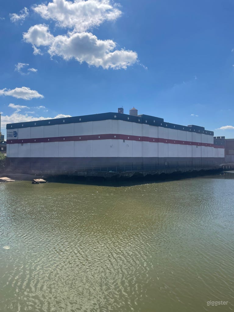  Industrial building w/ rooftop views of Manhattan 