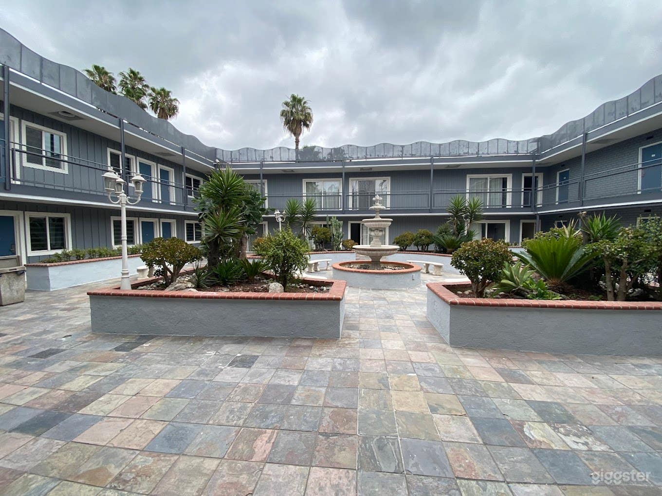 Vibe and Comfort Hotel in Los Angeles Photo 1