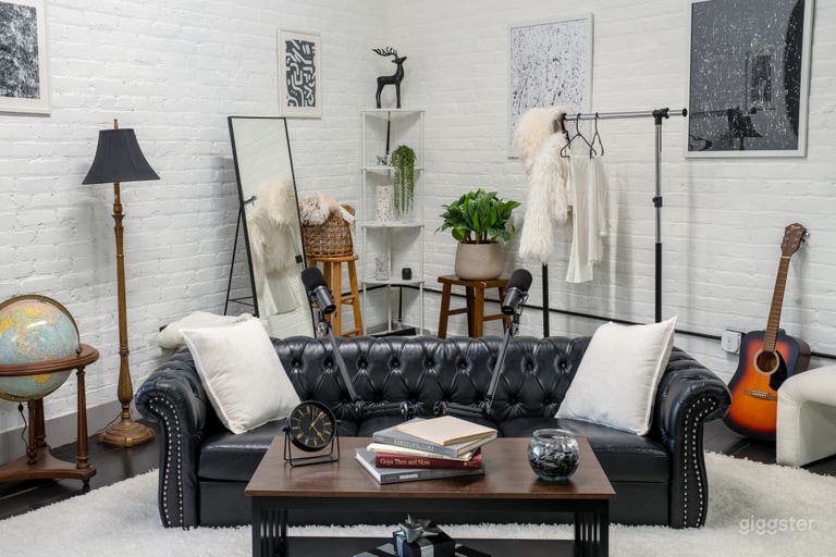  Photo/Video/Podcast Studio in DTLA with equipment and AC 