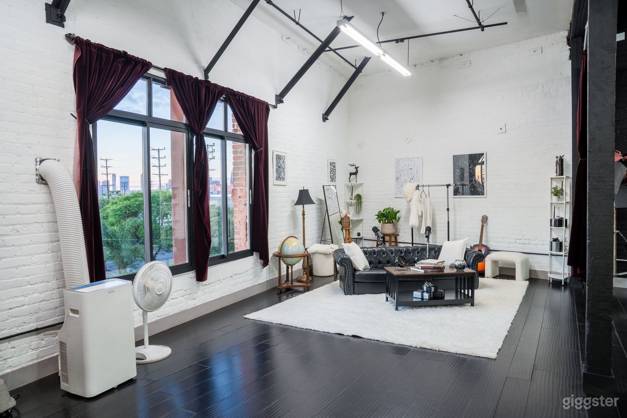 Photo/Video/Podcast Studio in DTLA with equipment and AC Photo 1