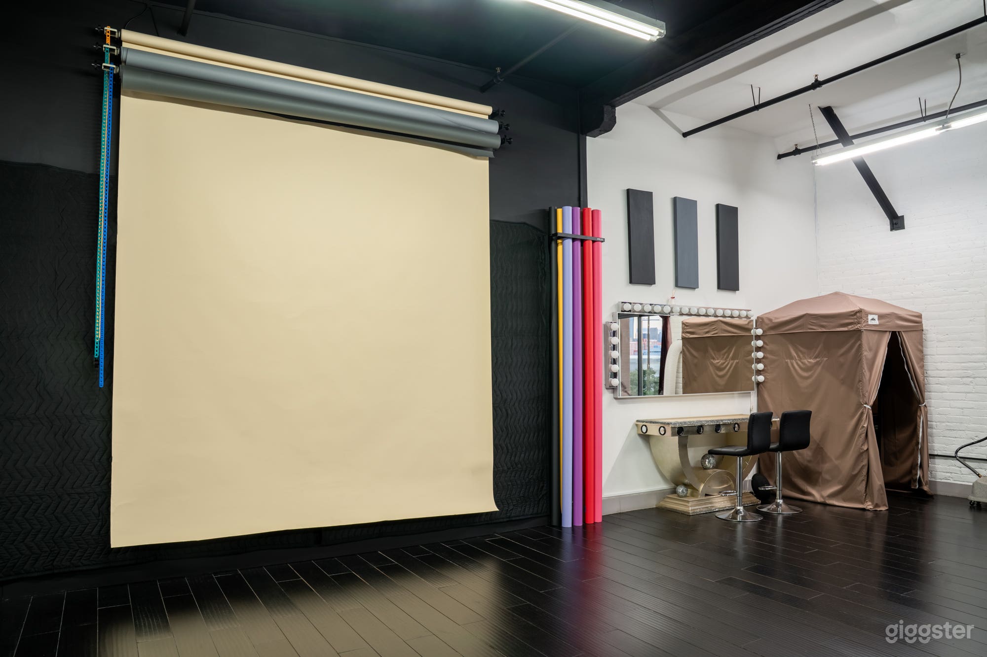 Photo/Video/Podcast Studio in DTLA with equipment and AC Photo 4