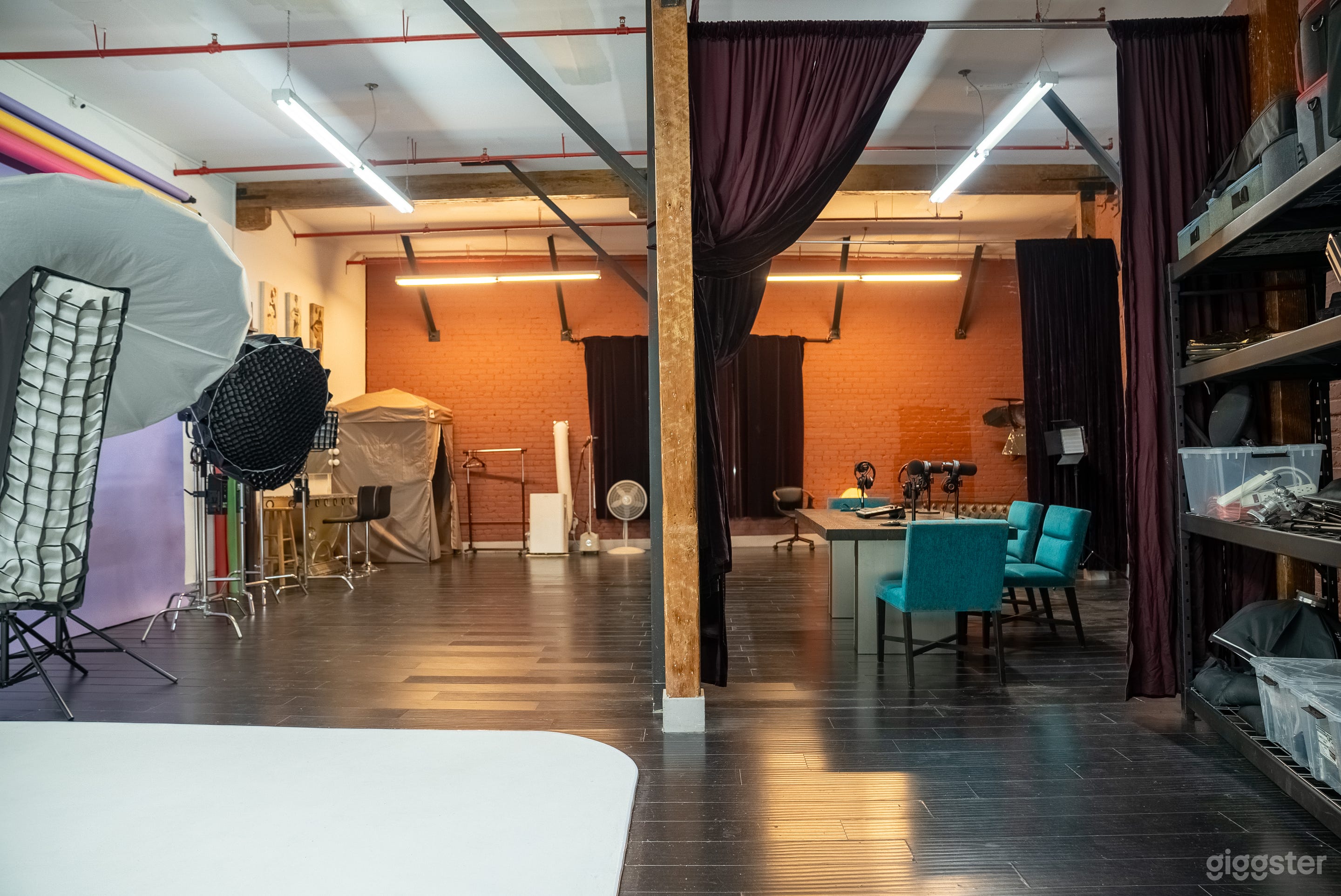 Unique Loft Photo/Video/Podcast Studio with AC Photo 3