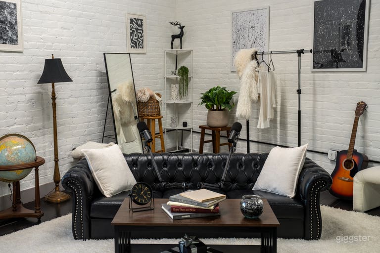  Unique Loft Photo/Video/Podcast Studio with AC 