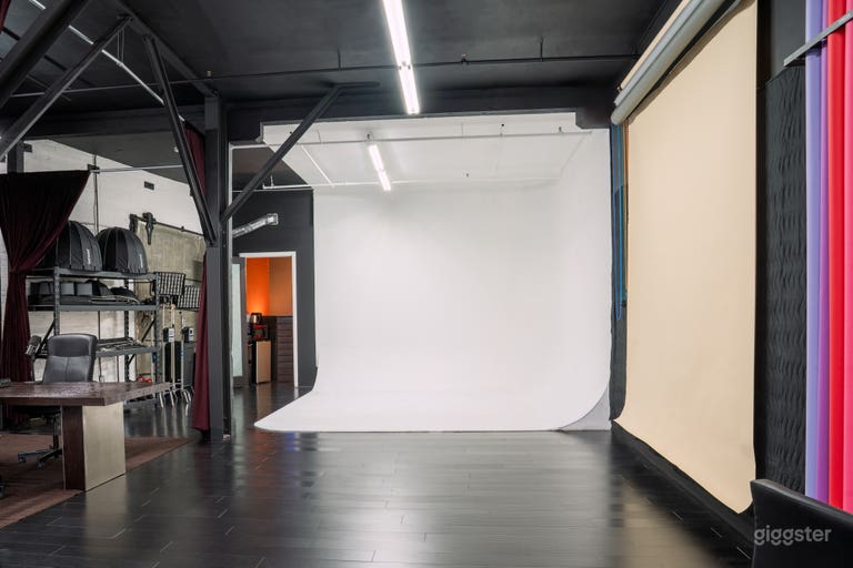  Photo/Video/Podcast Studio in DTLA with equipment and AC 