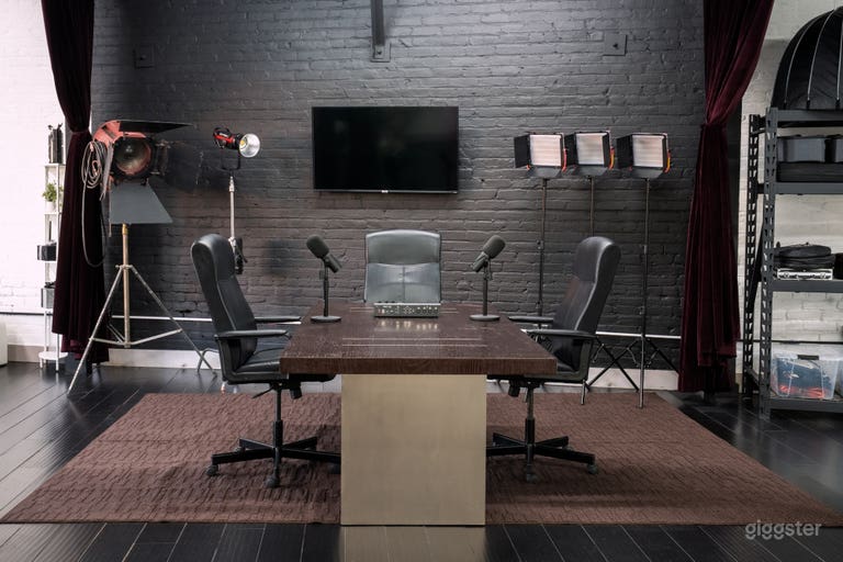  Photo/Video/Podcast Studio in DTLA with equipment and AC 