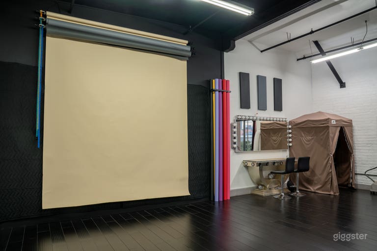  Unique Loft Photo/Video/Podcast Studio with AC 