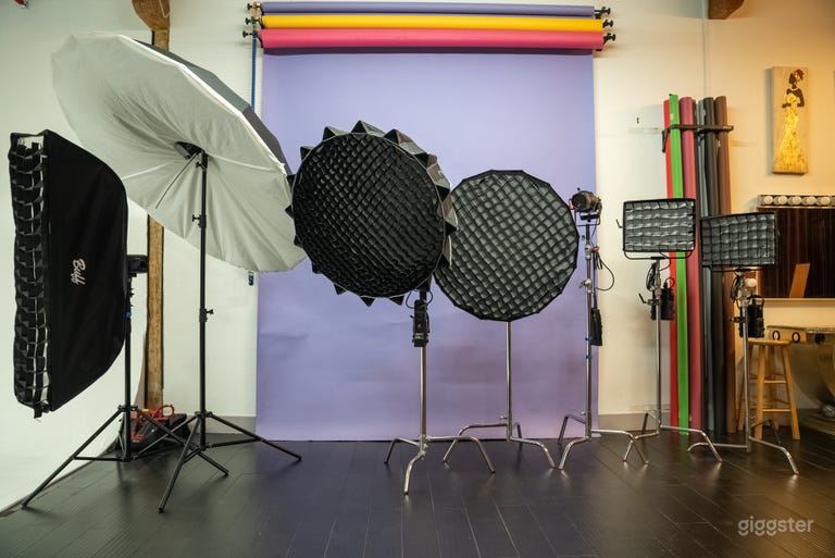  Unique Loft Photo/Video/Podcast Studio with AC 