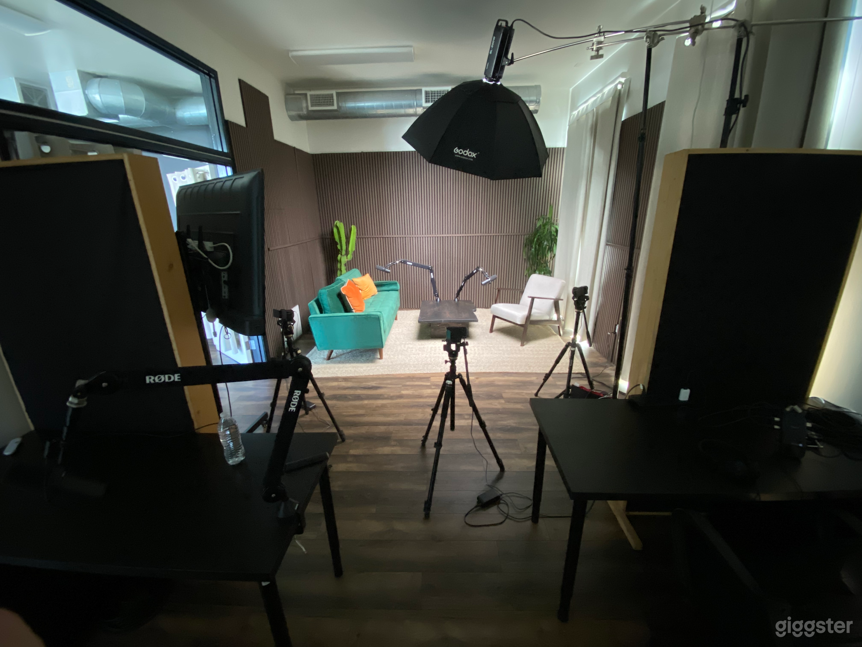 Full Service Podcast Studio in Atwater Village Photo 4