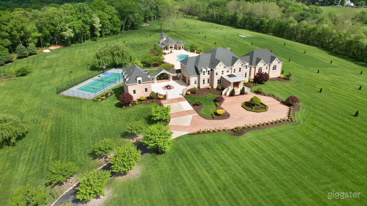 Tennis Court in Grand Estate Photo 4