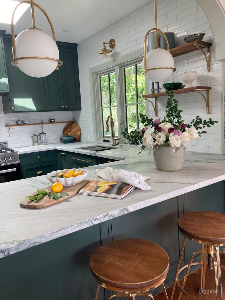  Stylish Cottage Style Home 