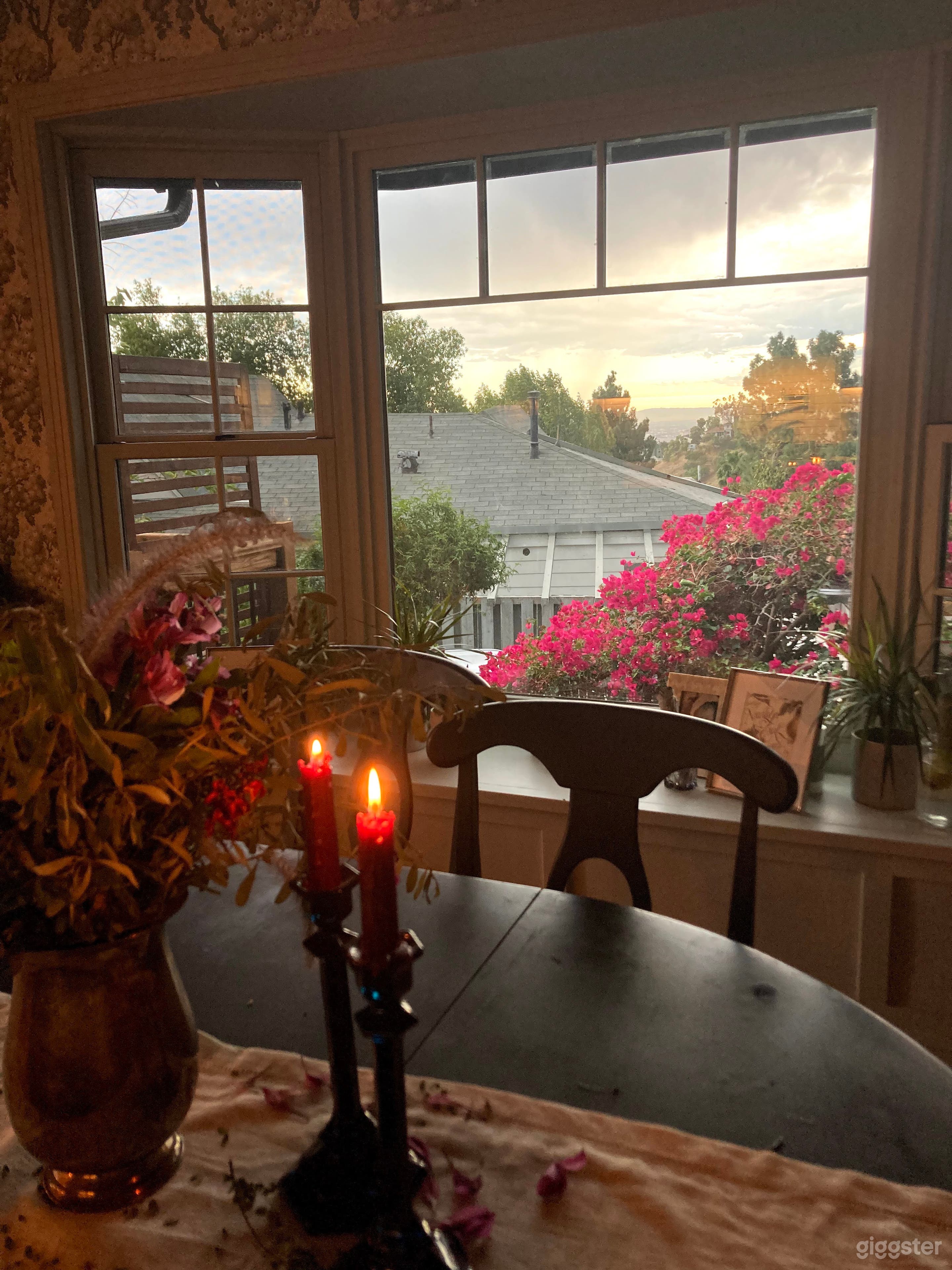 Stylish Cottage Style Home Photo 3