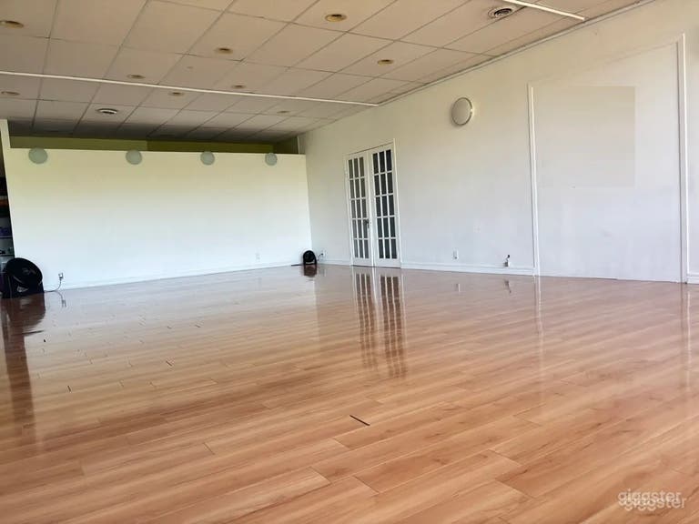  Sunny Modern Dance / Fitness / Yoga Studio 