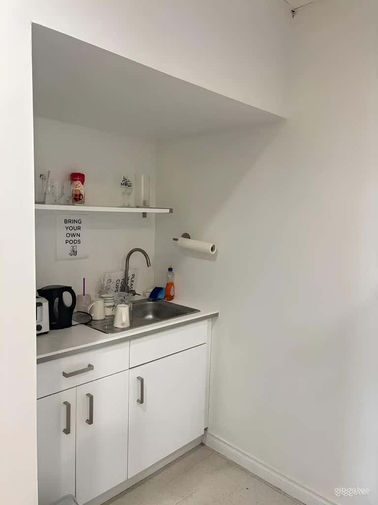  Sunny Modern Dance / Fitness / Yoga Studio 