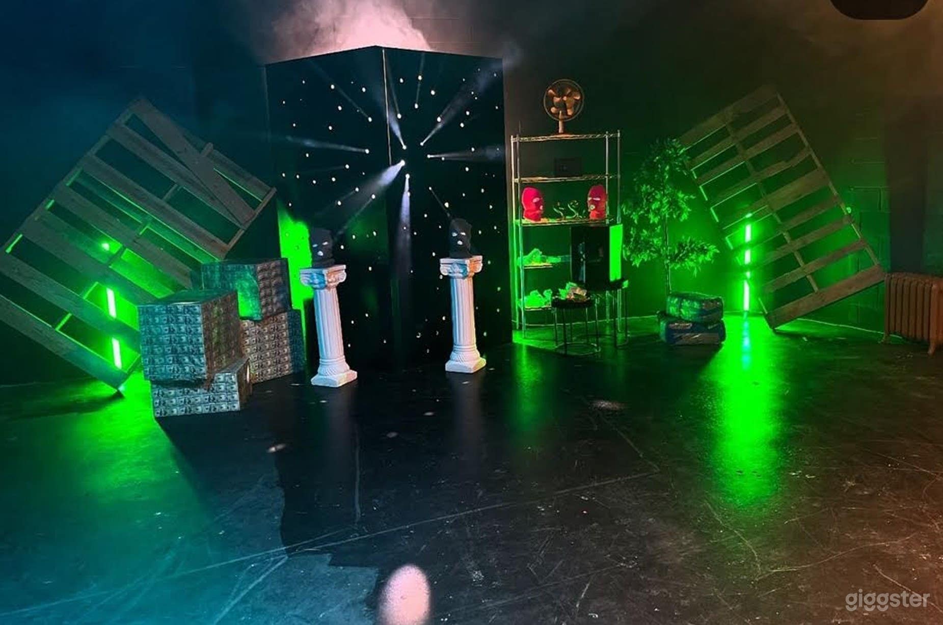 Expansive, Creative Warehouse/ Studio Photo 1