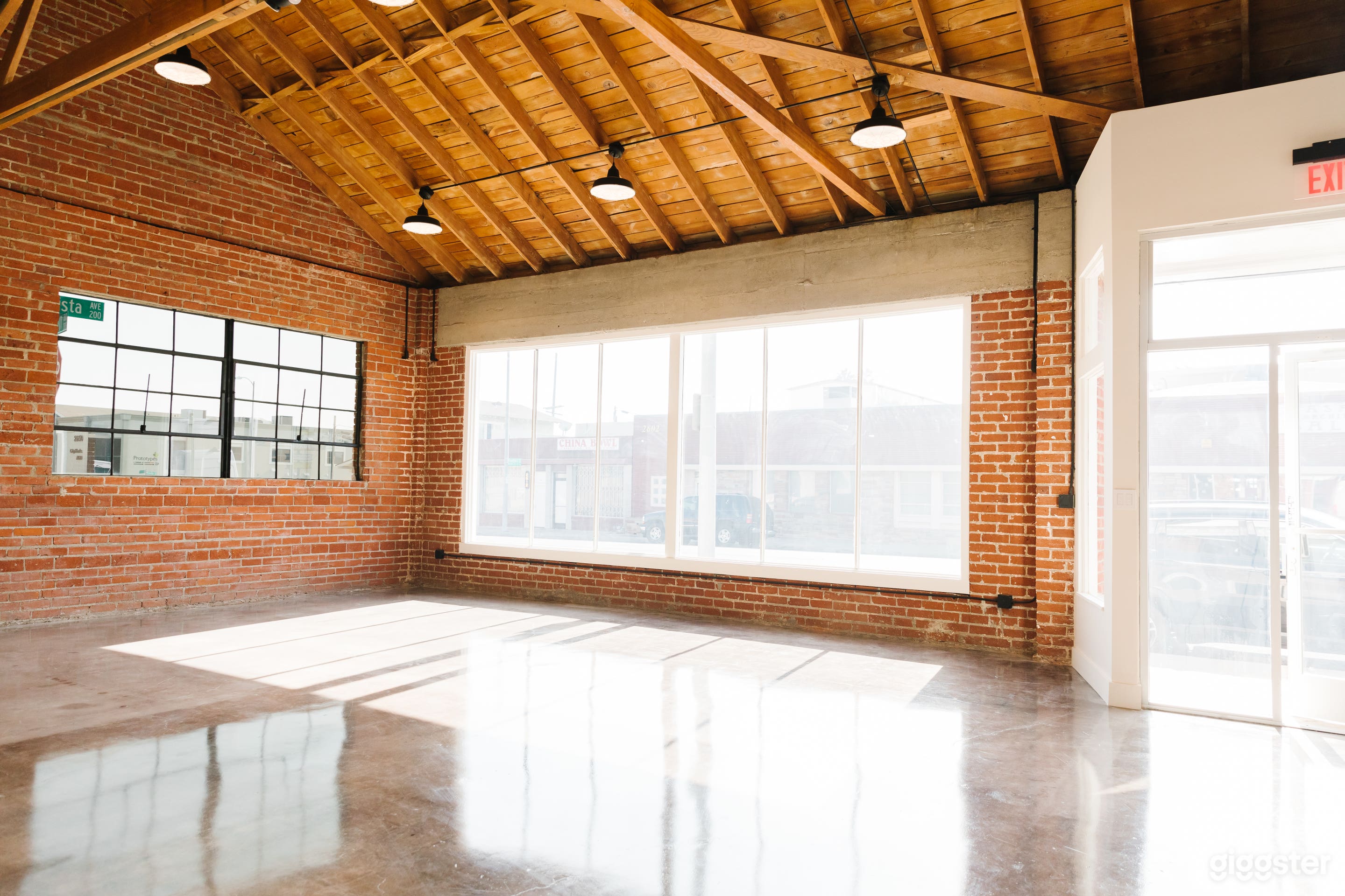 Modern Creative Studio Space Photo 1