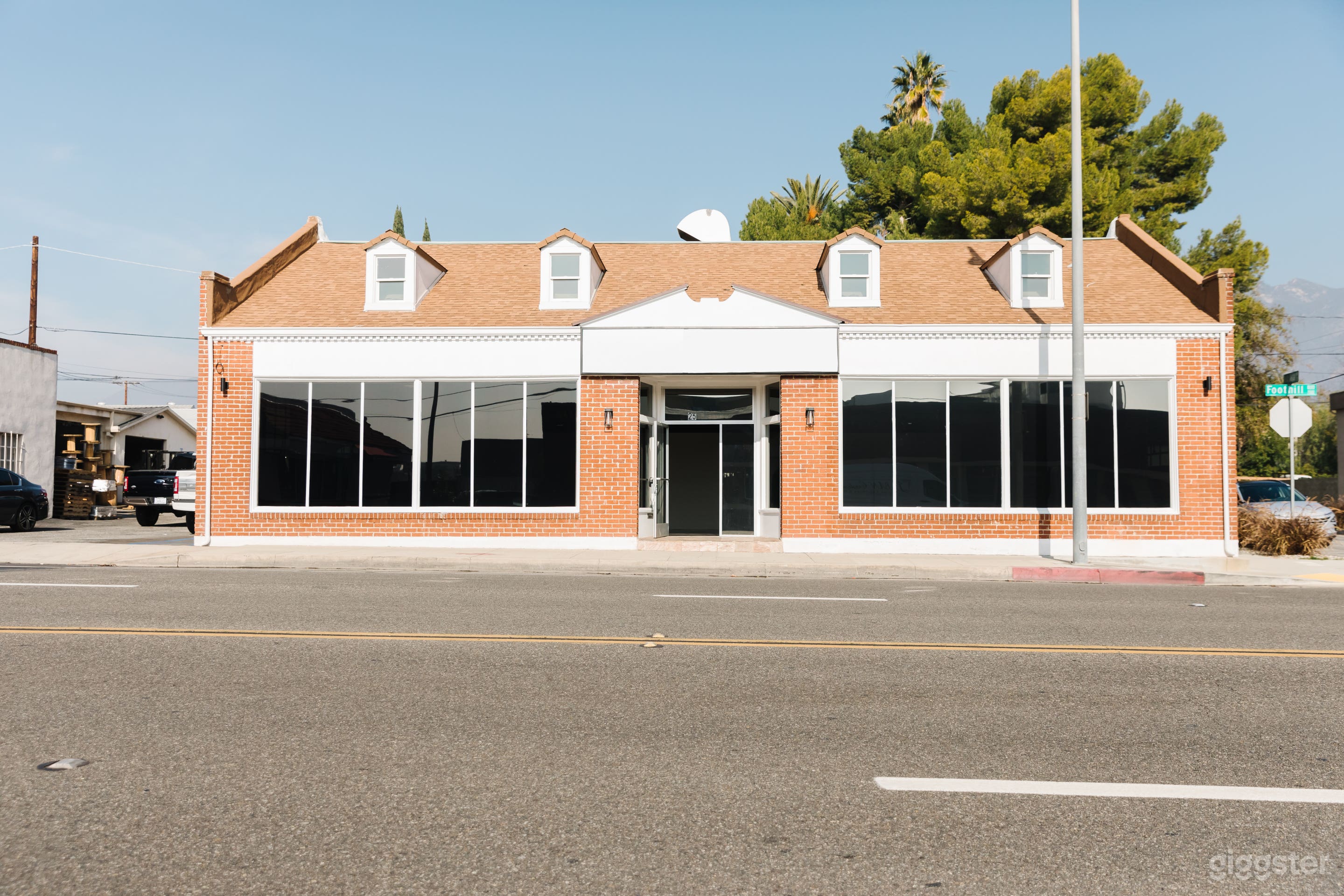 Modern Creative Studio Space Photo 3