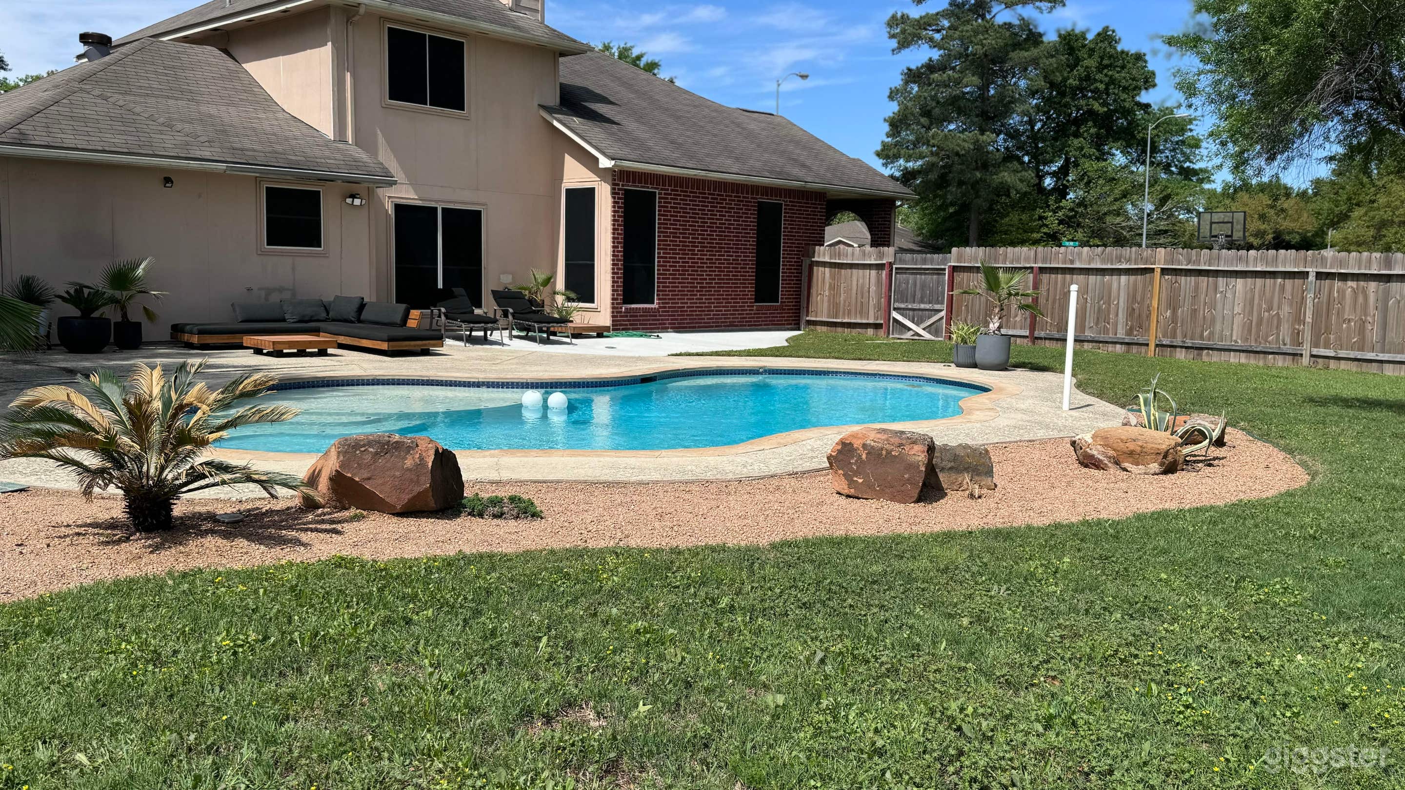 Spacious Outdoor Area with a 6ft Pool, Hot Tub and Fire Pit Photo 1