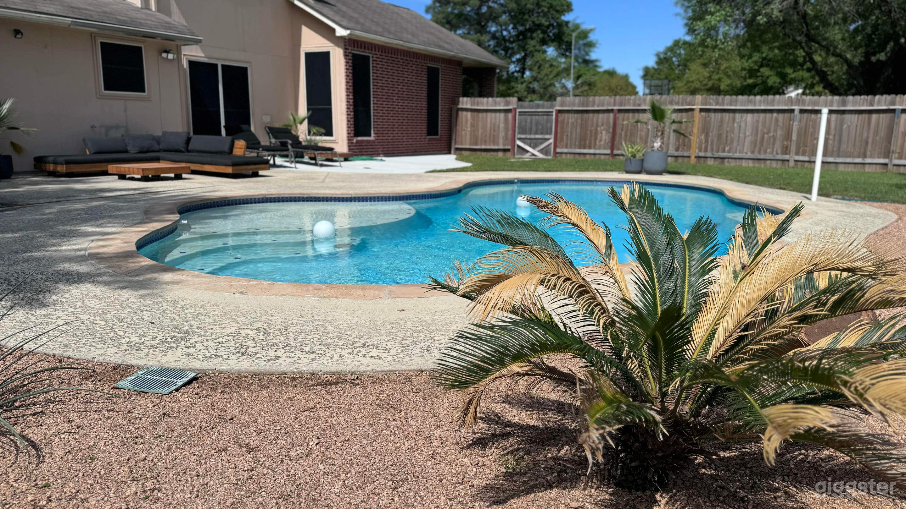 Spacious Outdoor Area with a 6ft Pool, Hot Tub and Fire Pit Photo 2