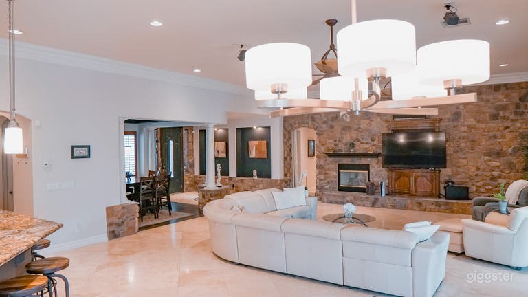  Open living room concept 