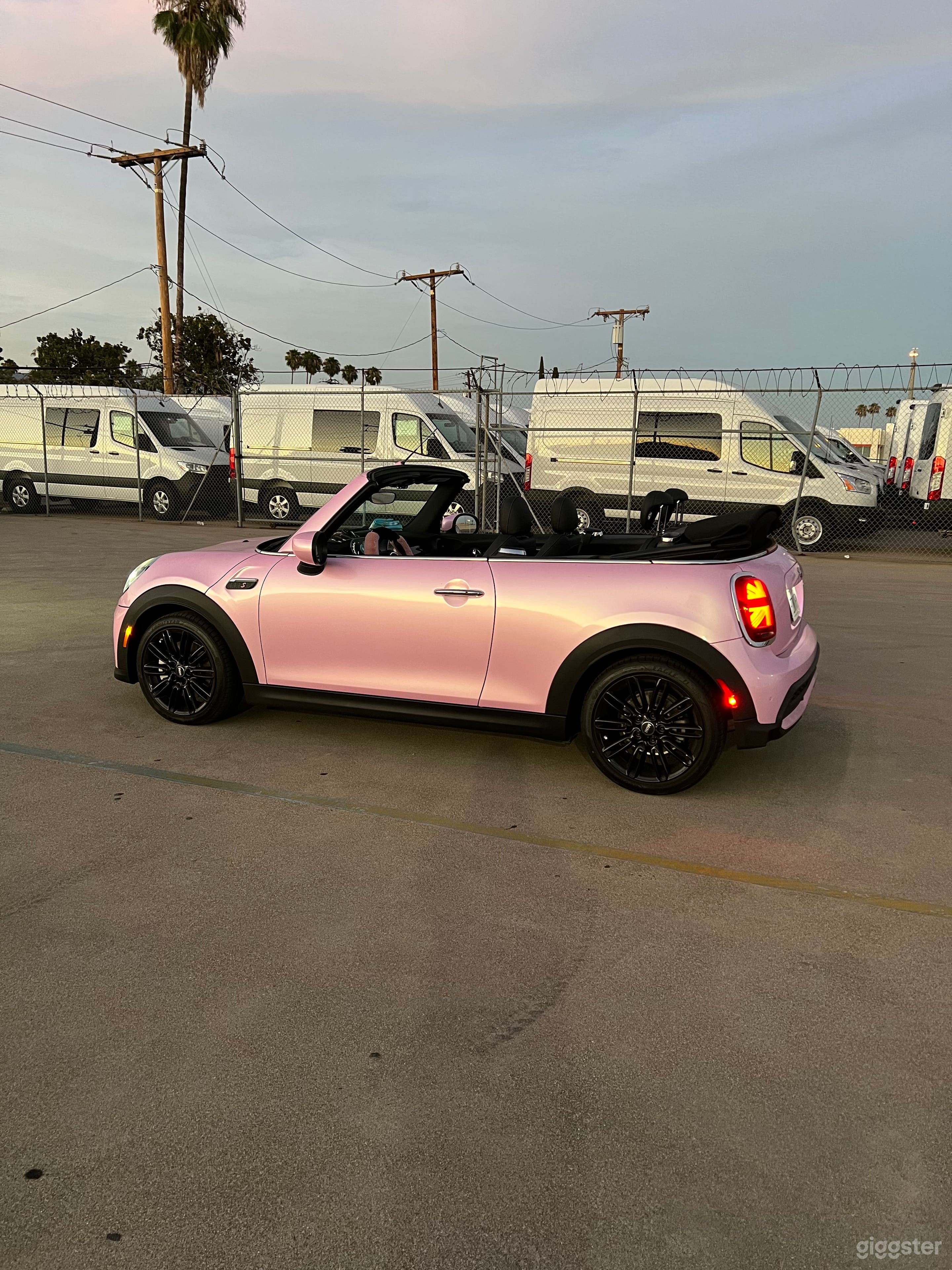 Pink car - pink convertible - Mini Cooper 2022 Photo 3