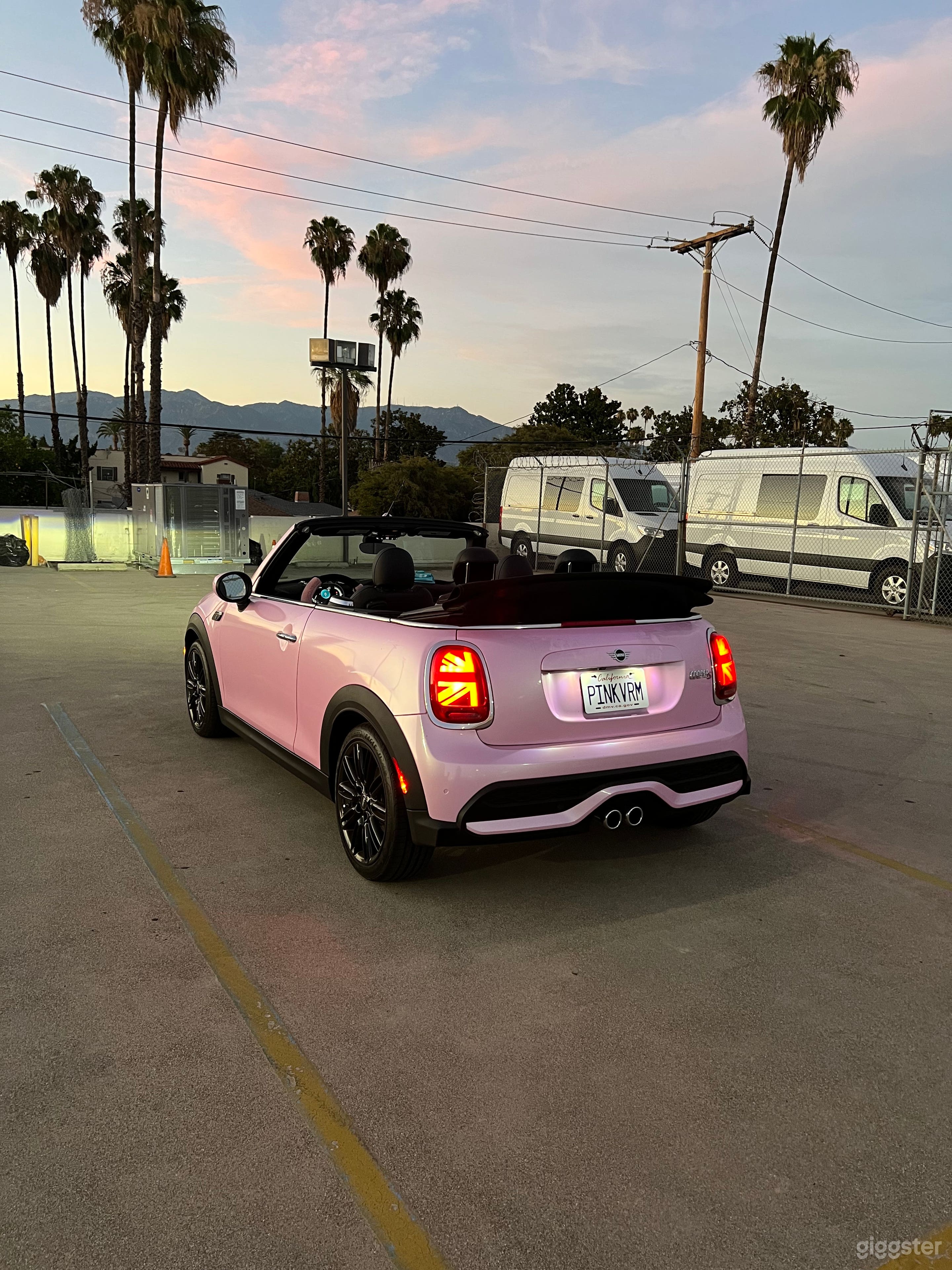 Pink car - pink convertible - Mini Cooper 2022 Photo 2
