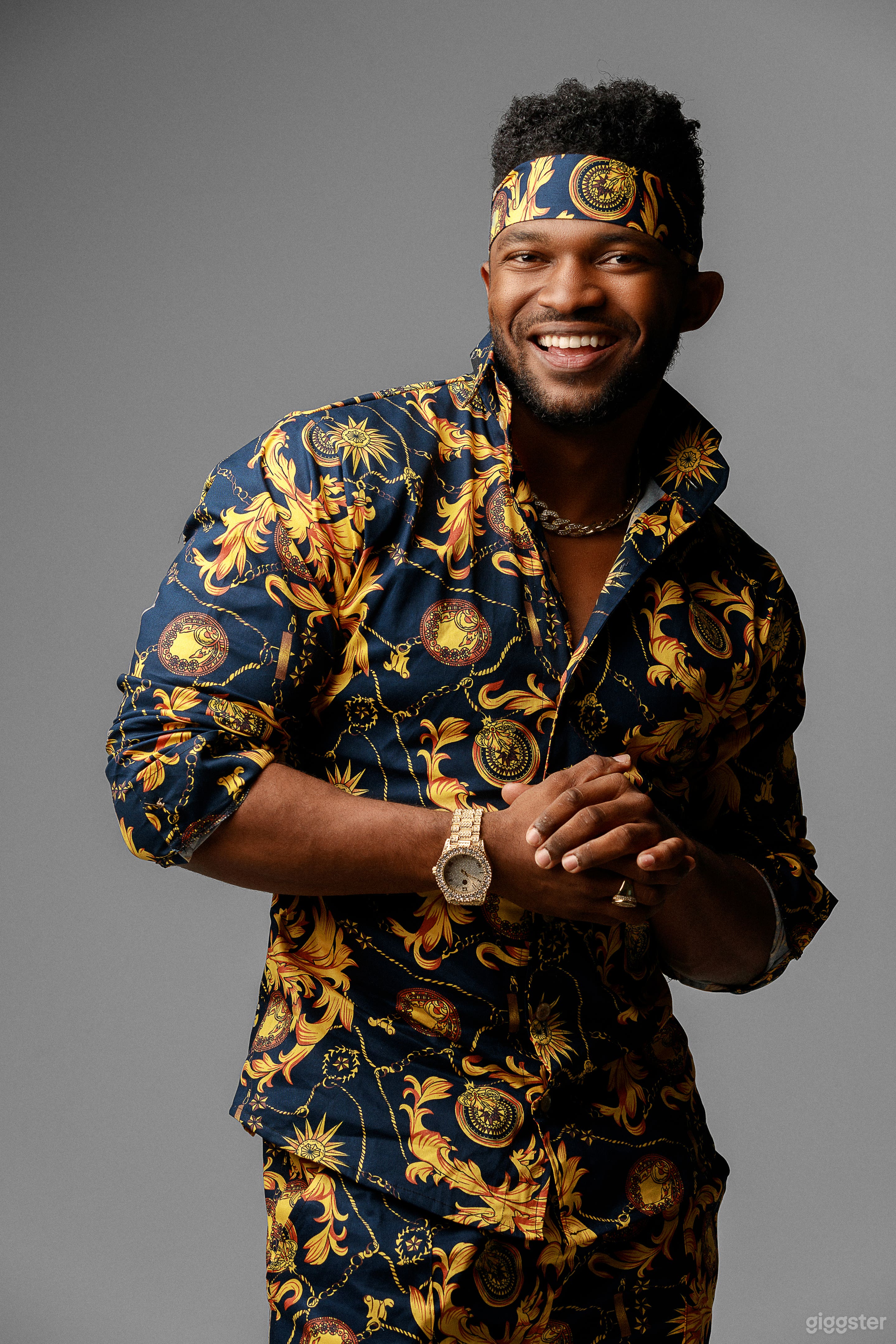 Bright Downtown Photo Studio with Equipment Photo 4