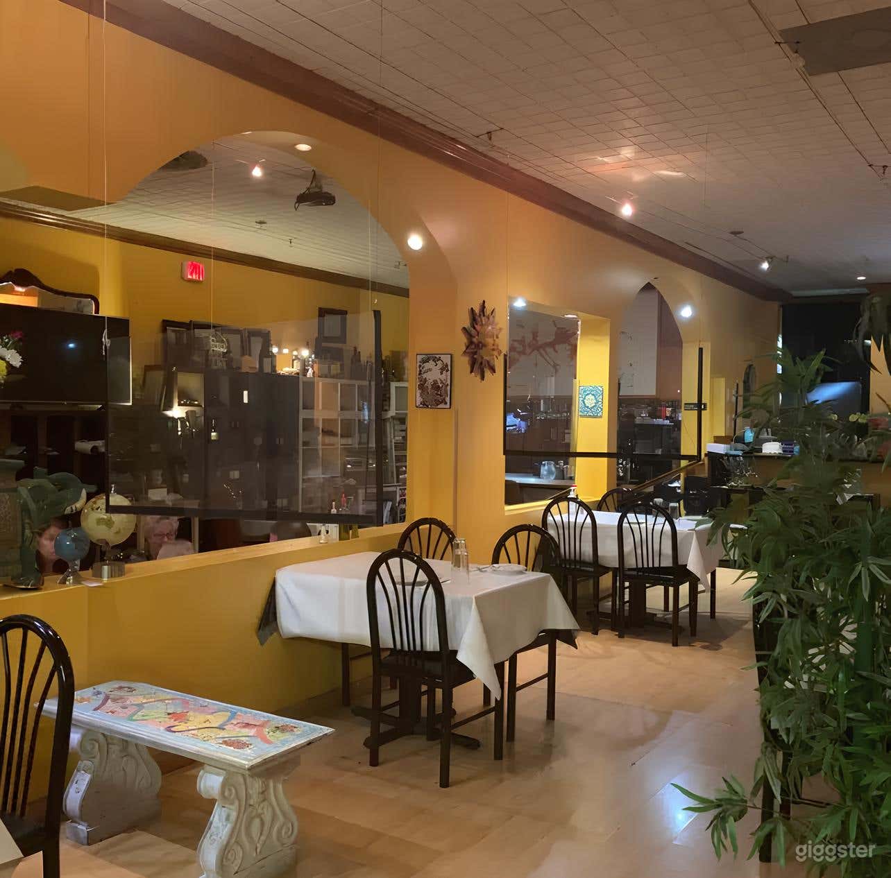 Italian Dining area with Wine Bar Photo 3