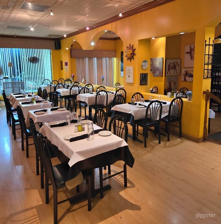  Salle à manger italienne avec bar à vin 