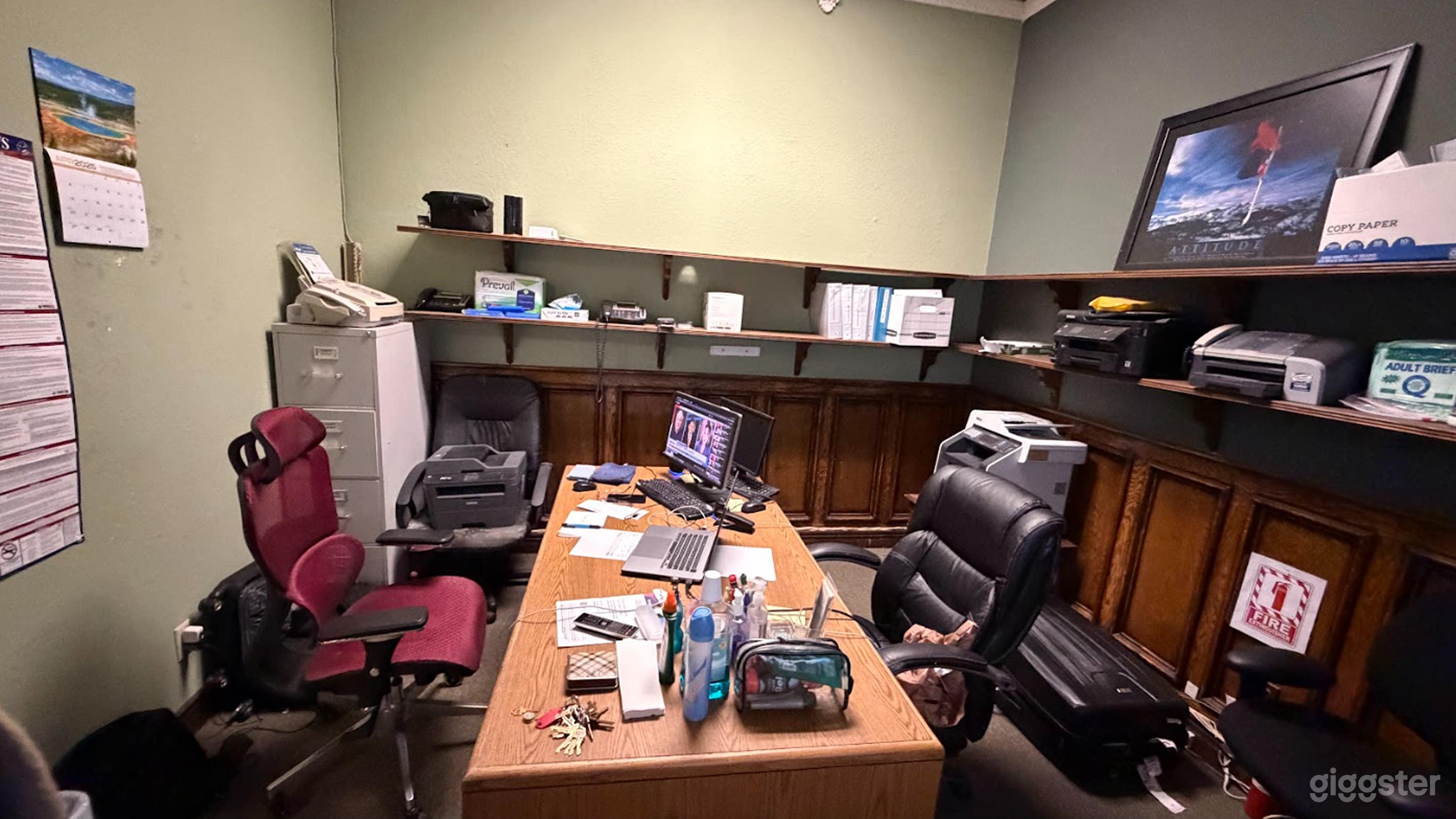 Versatile Workspace Photo 4