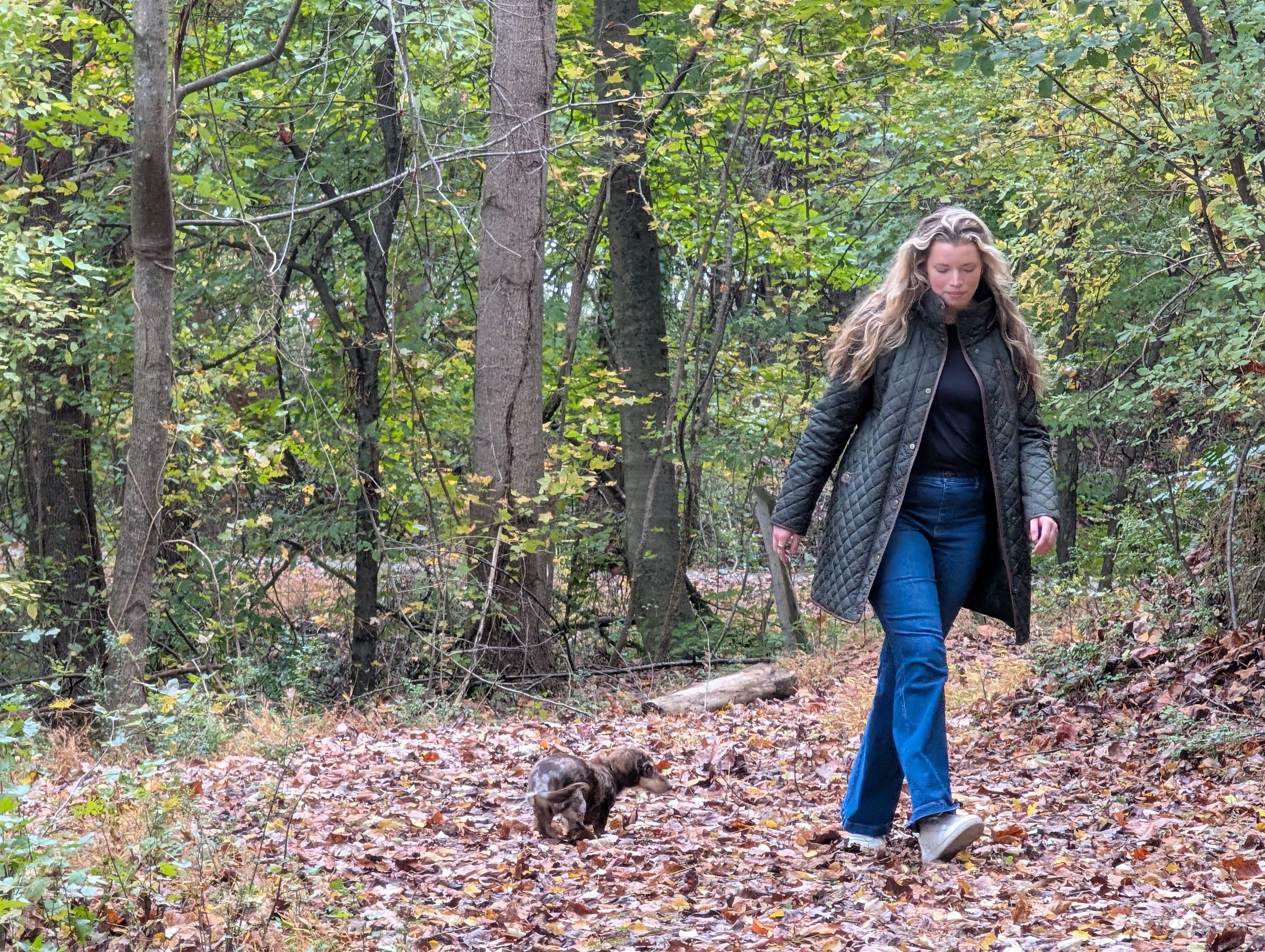 Beautiful Outdoor space next to small lake Photo 4