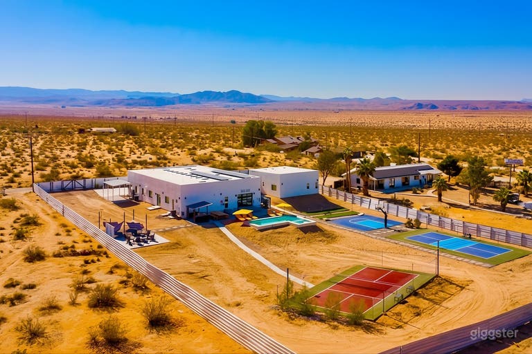  Luxury Desert Estate w/ Pool, Sports Courts & Entertainment 