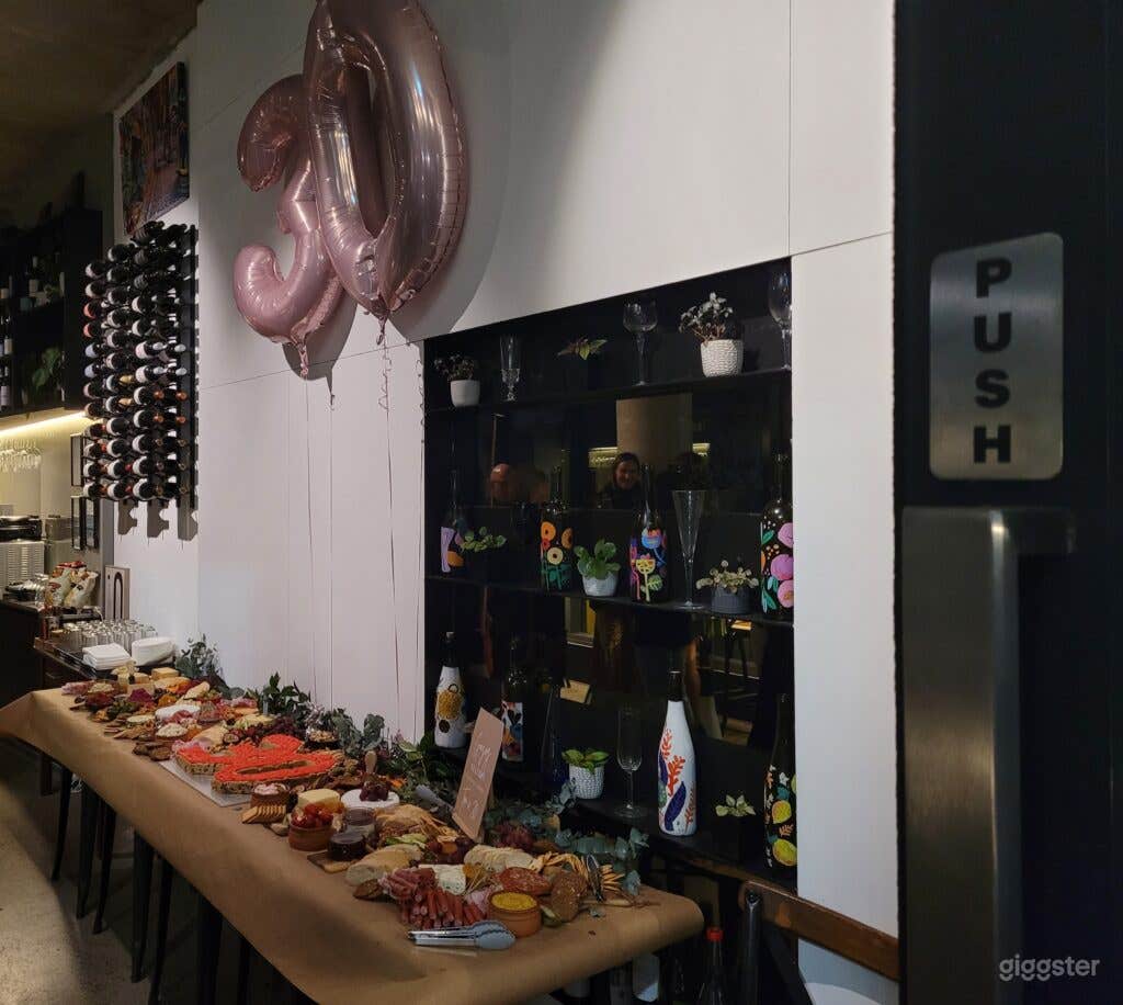 Cosy wine bar for hire Photo 4