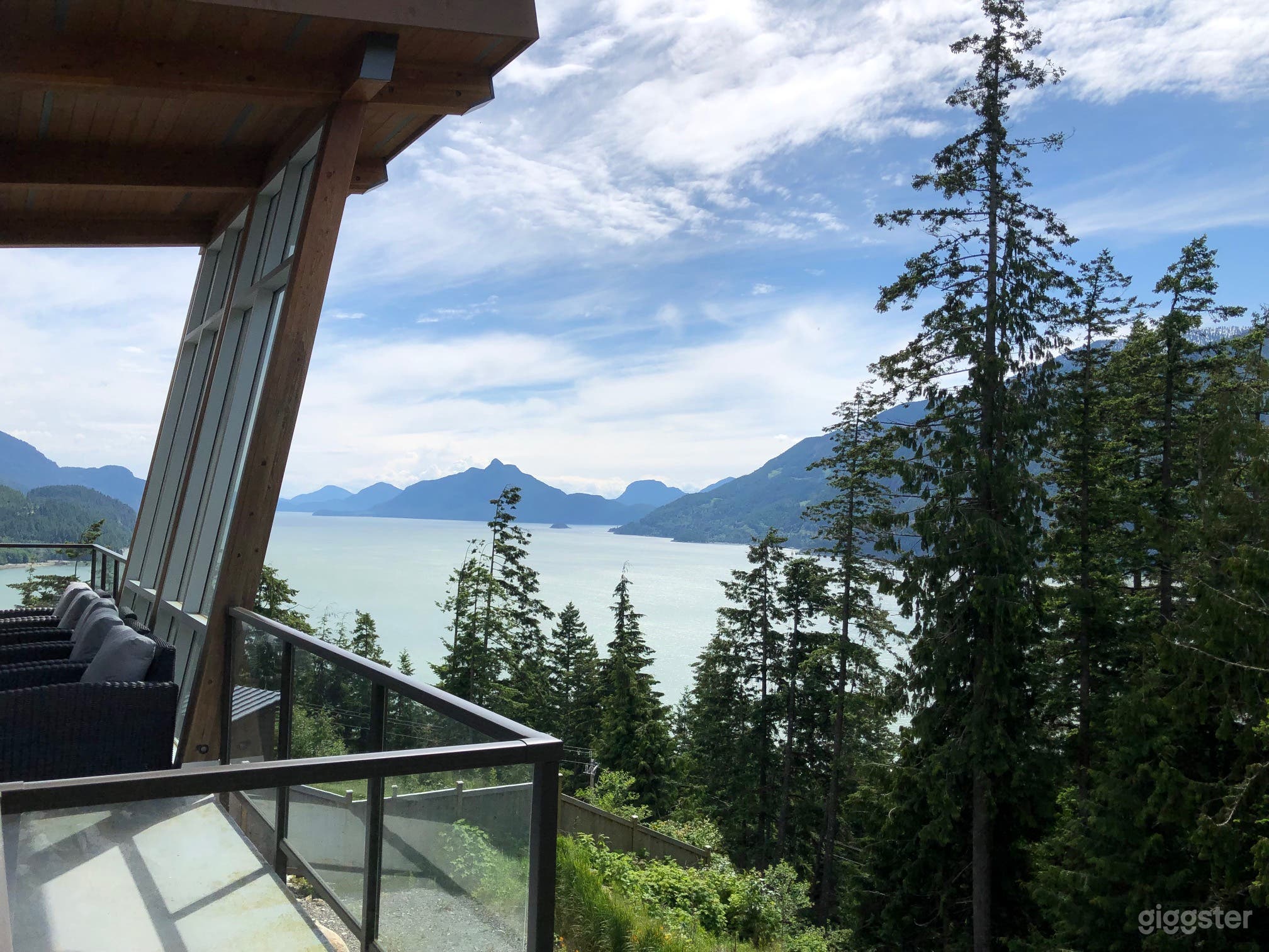 Conference Centre Exterior Surrounded by Nature Photo 4