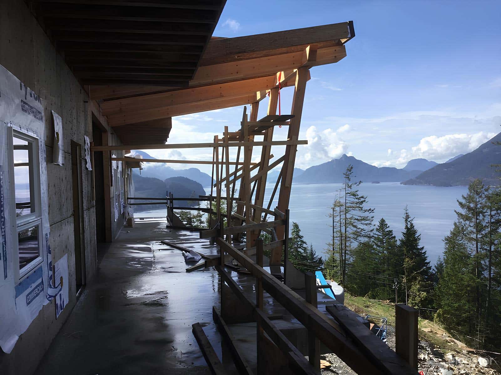 Conference Centre Exterior Surrounded by Nature Photo 3