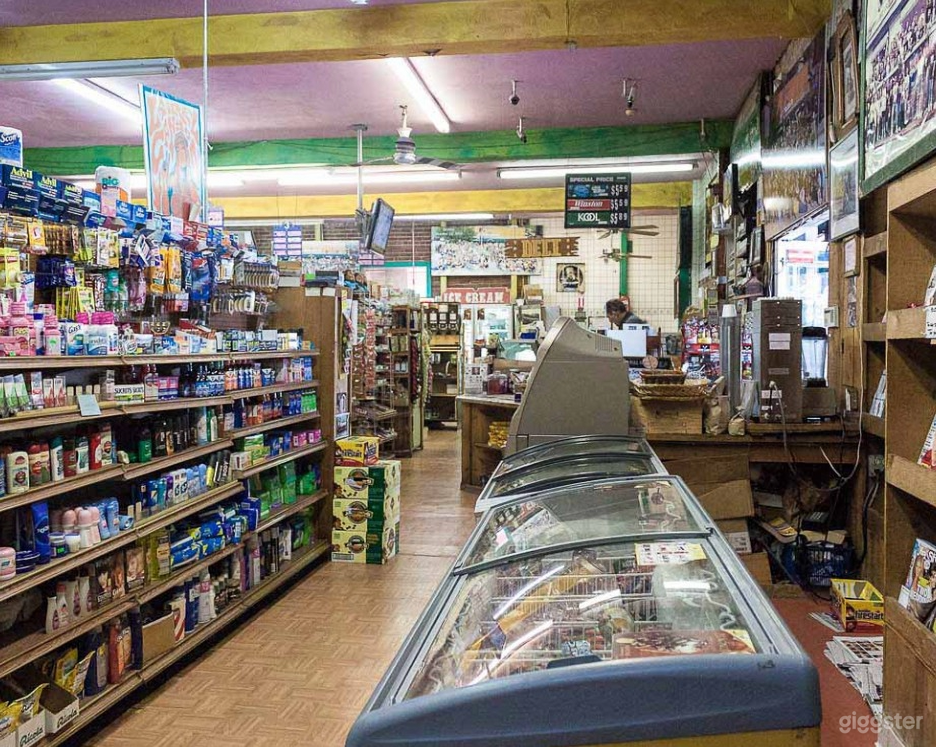 Mid-century Modern Store with Patio Photo 2