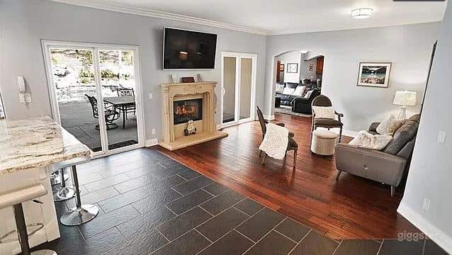 Modern Luxurious House in Santa Clarita Photo 4