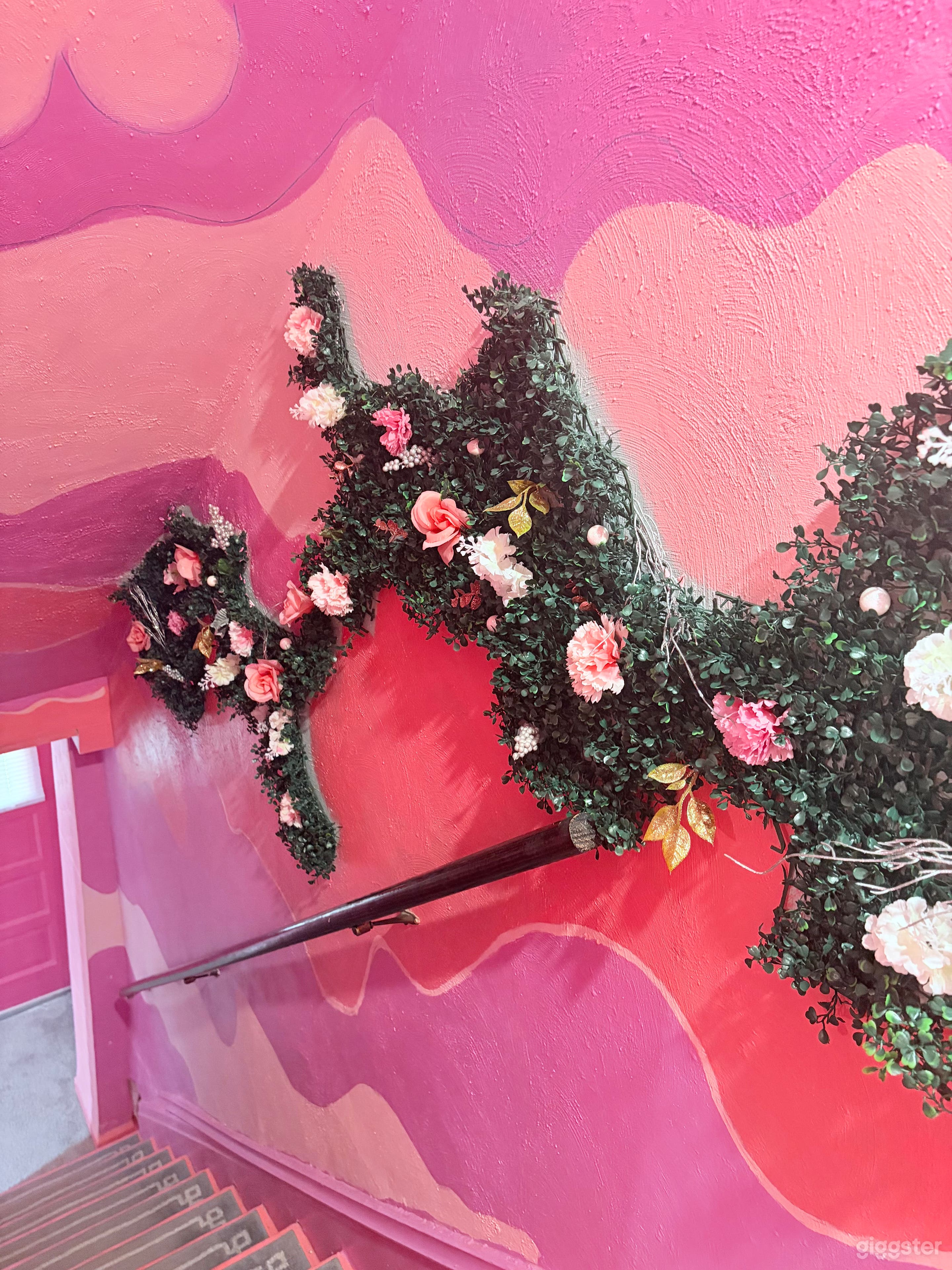 Pink House Pittsburgh - Great for Photo Shoots & Production! Photo 4